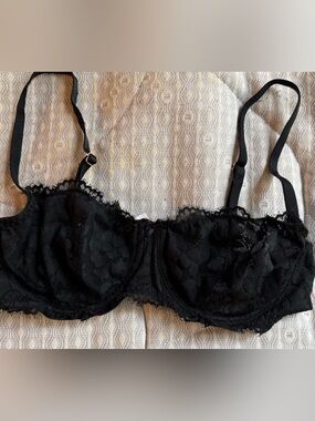 Black Lace Underwire Bra - Sheer Floral Design